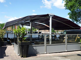 Freestanding sun and rain protection for gastro terraces, pic in colours