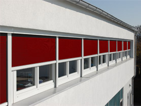 Wind-stable vertical awning, pic in colours