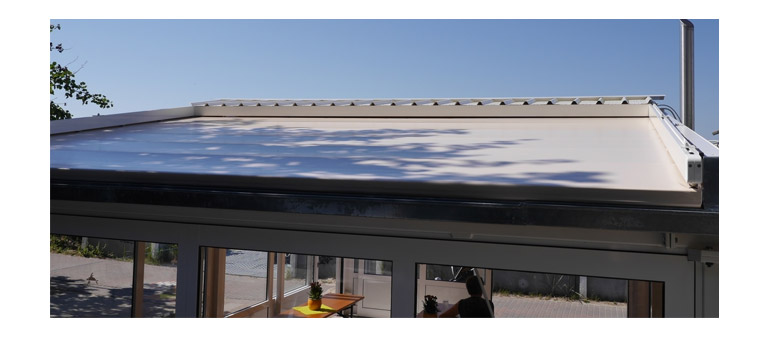 PERGOLA SUNRAIN S mounted on a glass roof 